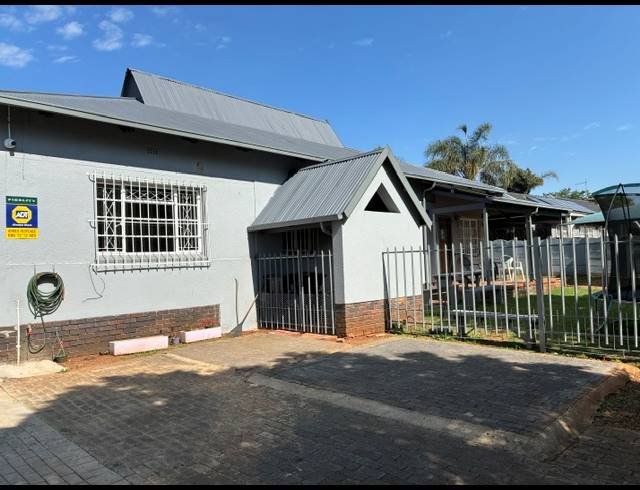 3 BEDROOM FREEHOLD FOR SALE IN EDENDALE